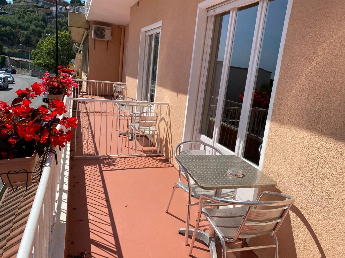 Hotel Nettuno Diano Marina Exterior foto